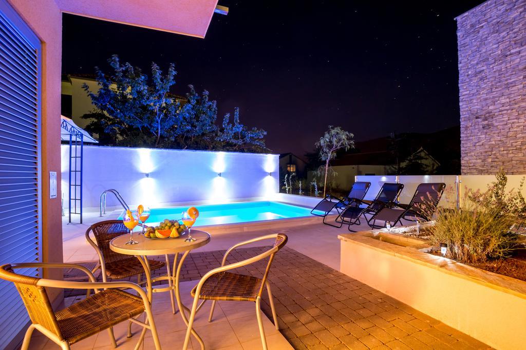 Apartment Falcon Stari Grad  Kamer foto