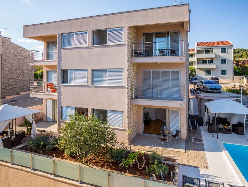 Apartment Falcon Stari Grad  Buitenkant foto