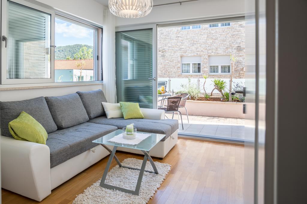 Apartment Falcon Stari Grad  Kamer foto