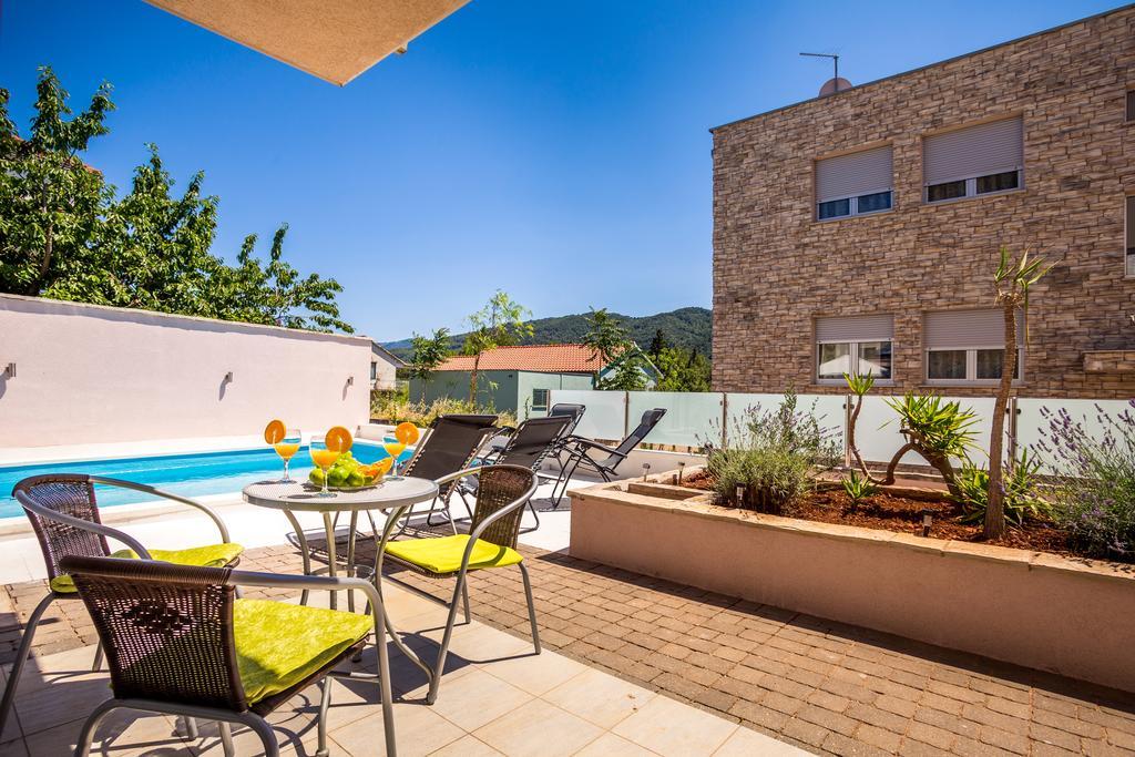 Apartment Falcon Stari Grad  Kamer foto