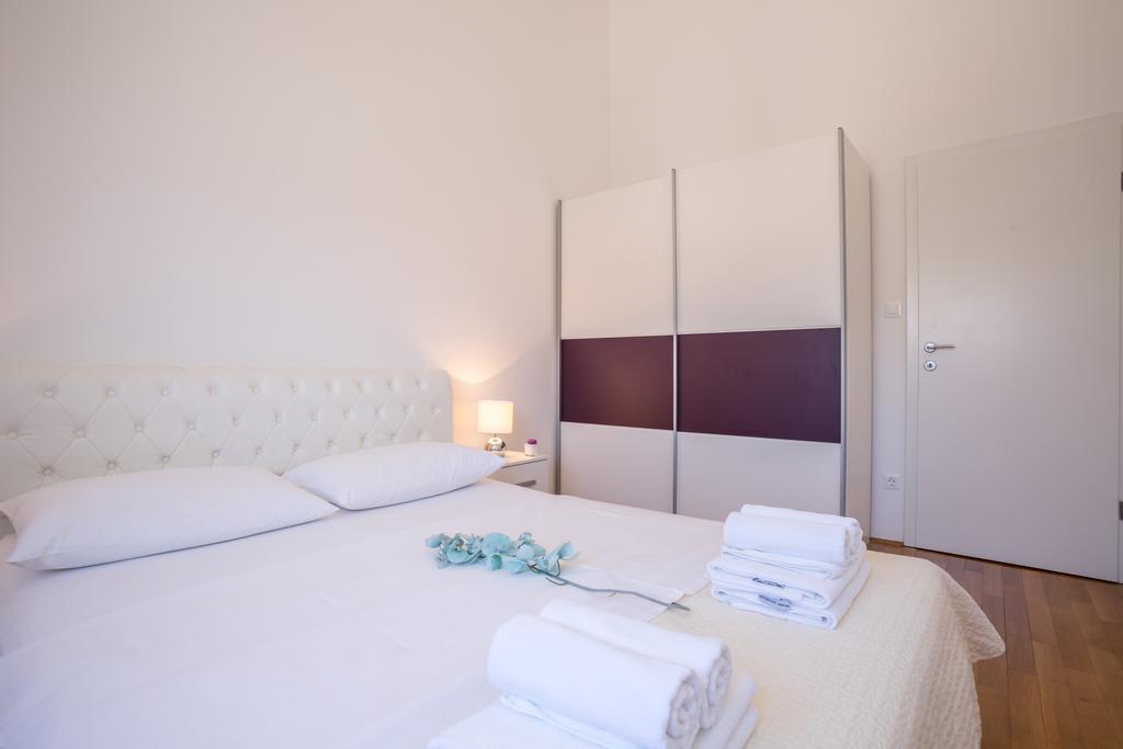 Apartment Falcon Stari Grad  Kamer foto