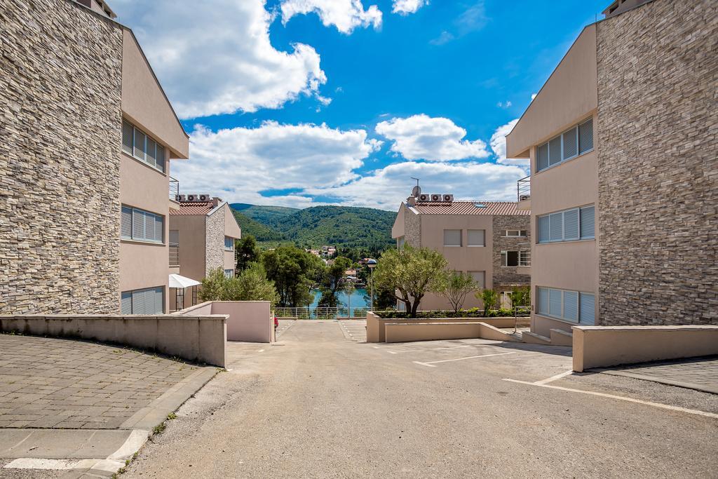 Apartment Falcon Stari Grad  Kamer foto