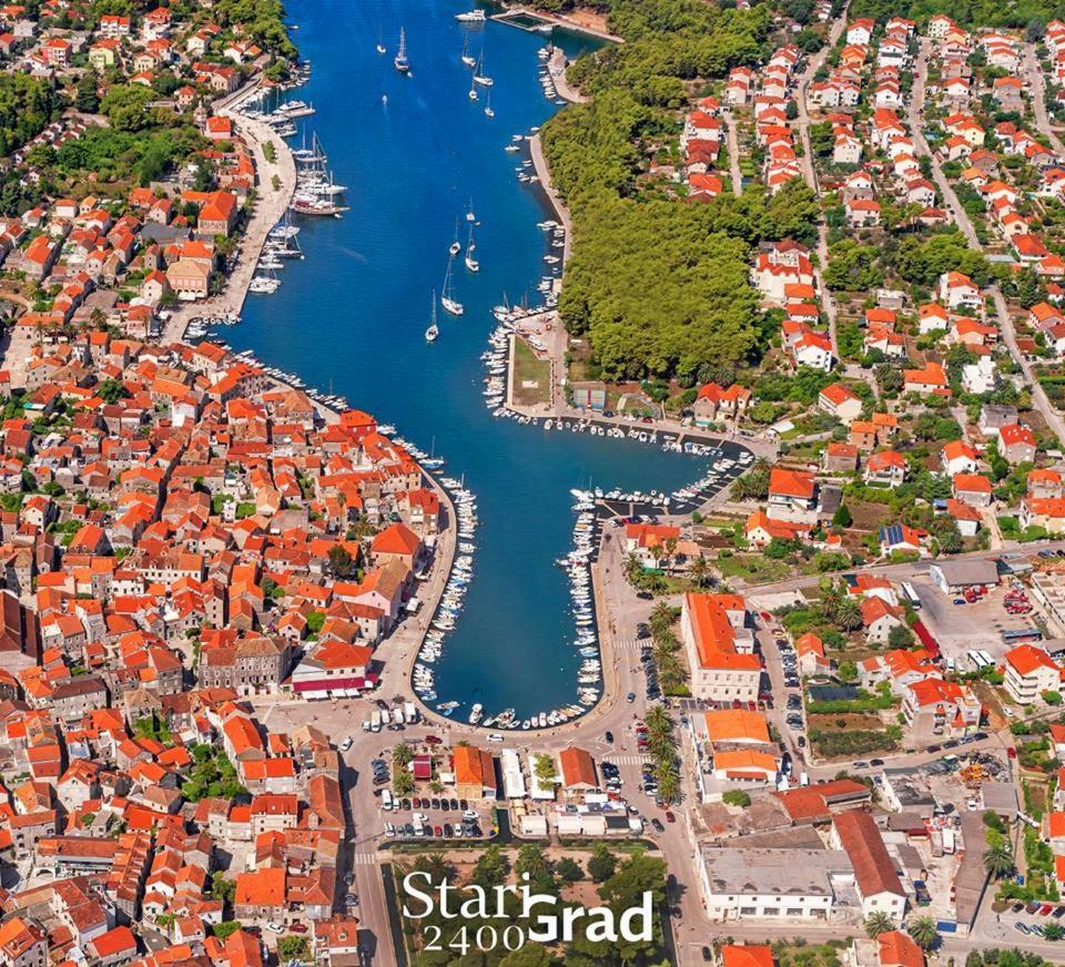 Apartment Falcon Stari Grad  Buitenkant foto